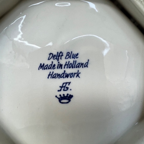 DELFT Blue Holland Candy Dish Hand Painted Blue and Cream Pointed Edges 7" Dia - Picture 6 of 6